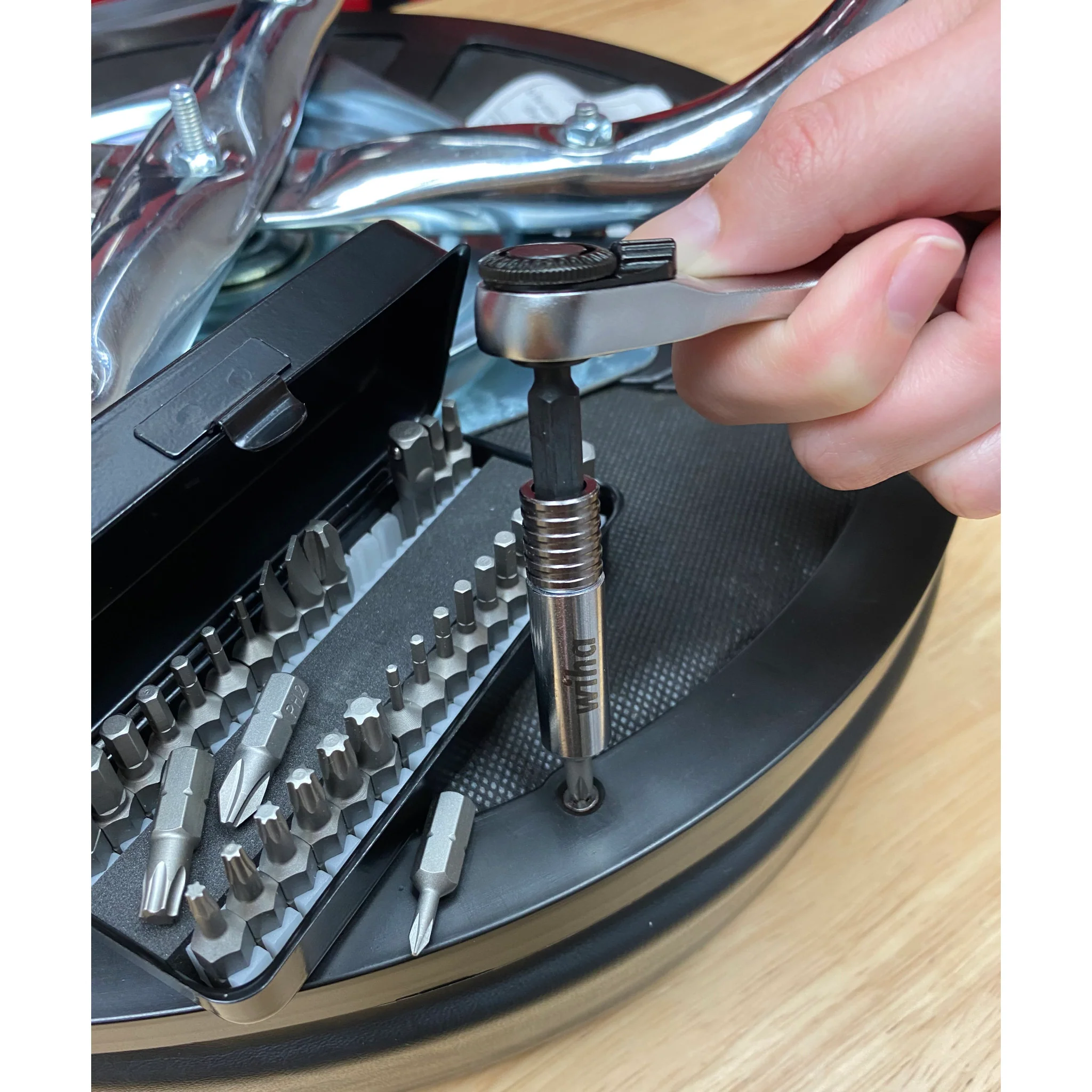 35 Piece 1/4" Ratchet and Bit Set - Image 4