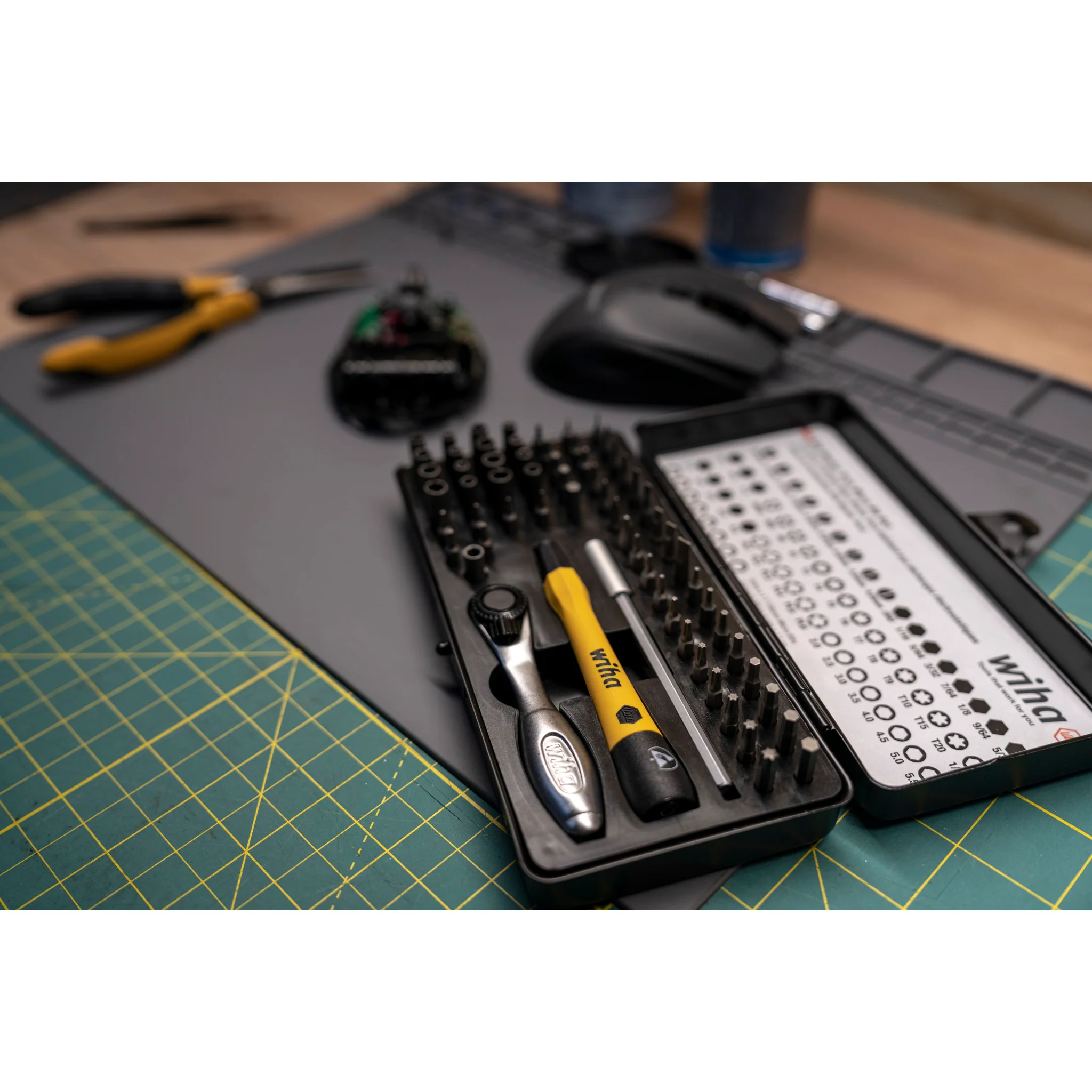 65 Piece System 4 ESD Safe Master Technician's Ratchet and MicroBits Set - Image 10