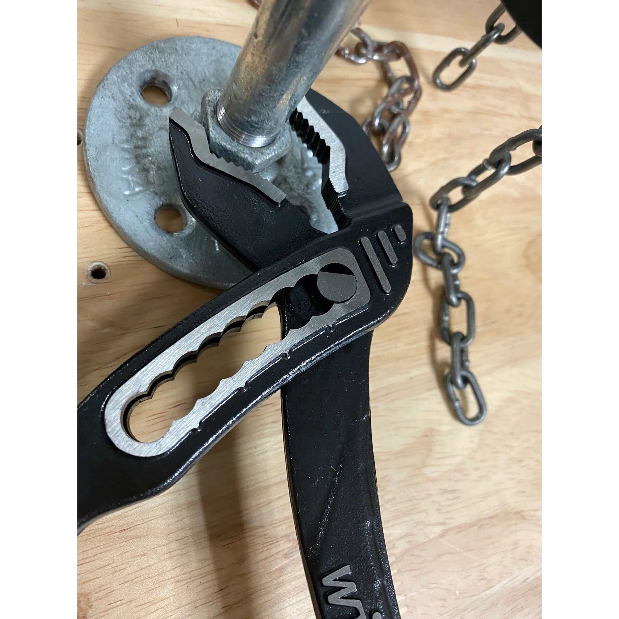 Classic Grip V-Jaw Tongue and Groove Pliers 12" - Image 9